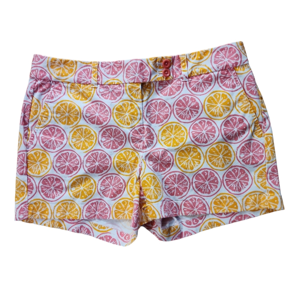 Vineyard vines size 6 cotton spandex.Shorts zip and button up front with pockets